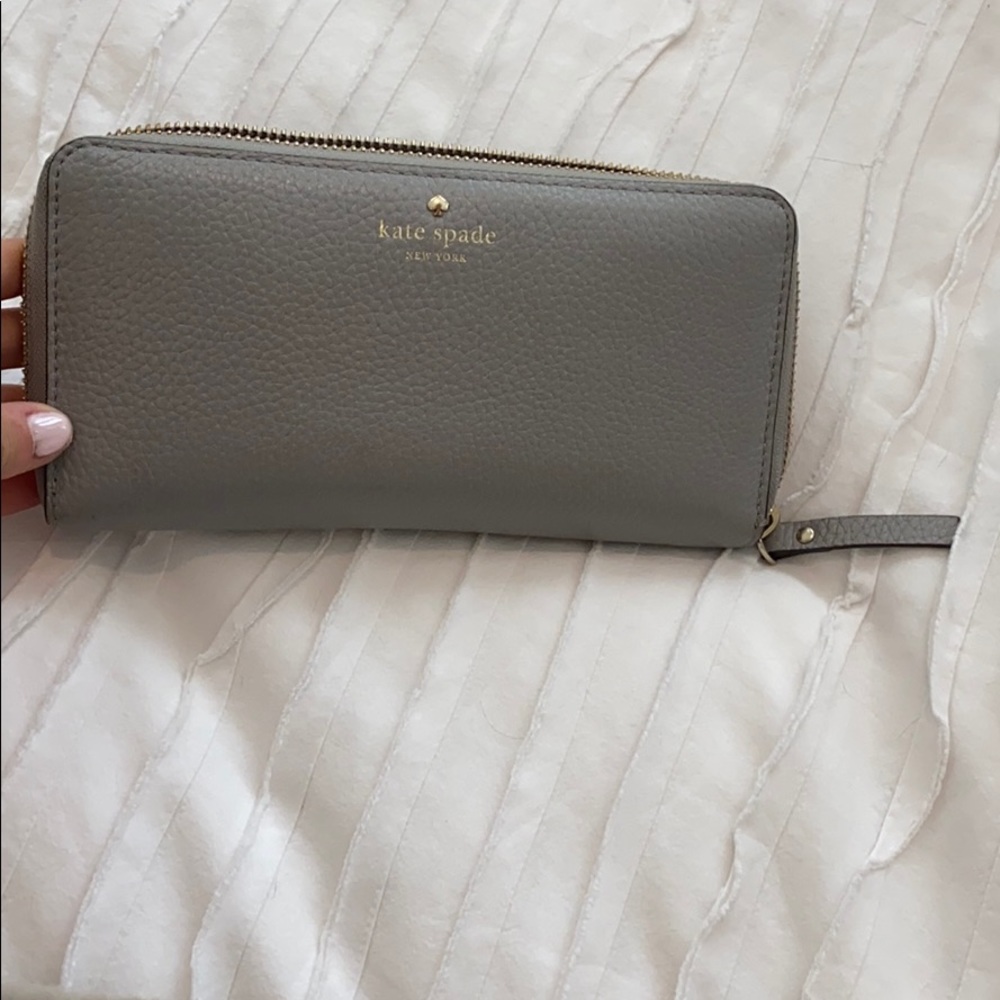 Kate spade cobble hill Lacey wallet gray